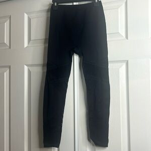 Fabletics Hi Rise Net Capri S? Black Read